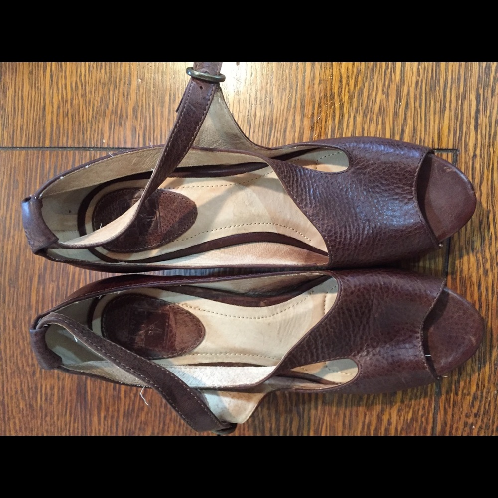 Frye coral criss cross brown leather sandals 8.5M